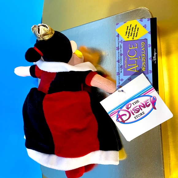 DISNEY EXCLUSIVE NWT VTG 90s ALICE IN WONDERLAND QUEEN OF HEARTS SOUND BEAN BAG - Picture 13 of 14